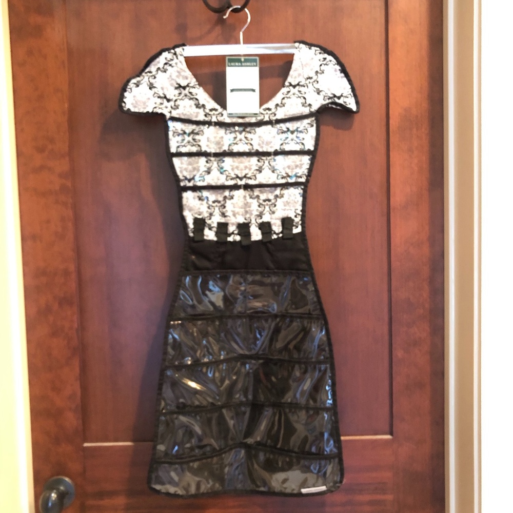Accessory Organizer in the Shape of Dress